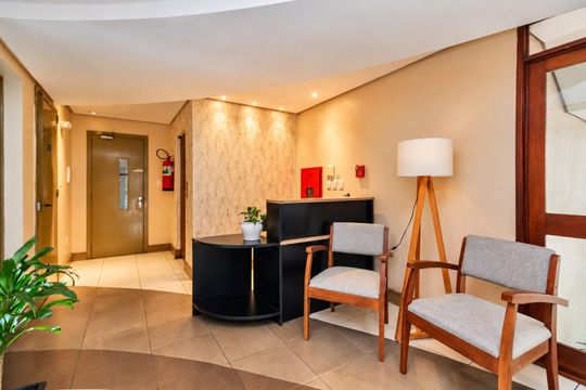 Hall de entrada de apartamento para alugar com 2 quartos, 81m² em Petrópolis, Porto Alegre
