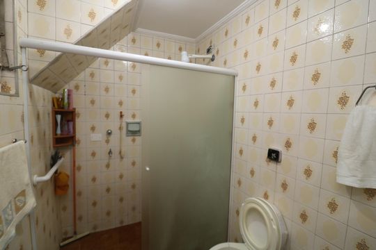 Banheiro de casa para alugar com 2 quartos, 200m² em Chácara Mafalda, São Paulo