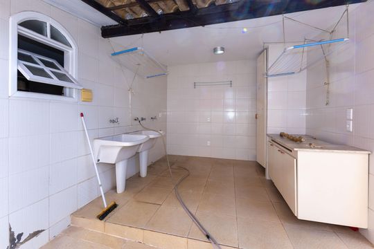 Área de Serviço de casa de condomínio à venda com 4 quartos, 1200m² em Vila Del Rey, Nova Lima