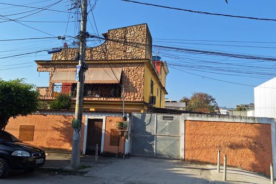Fachada de casa à venda com 3 quartos, 360m² em Taquara, Rio de Janeiro