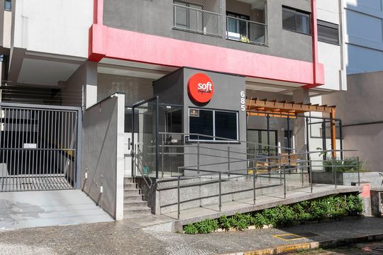FACHADA PORTARIA de apartamento para alugar com 1 quarto, 51m² em Centro, Campinas