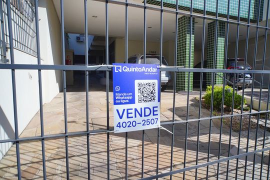 Plaquinha de apartamento à venda com 1 quarto, 47m² em Vila Ipiranga, Porto Alegre