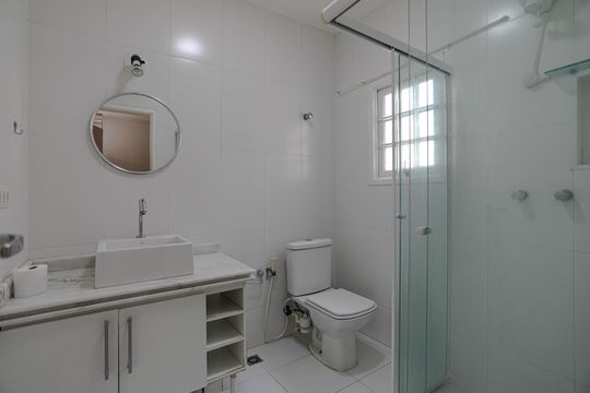 Banheiro - Quarto 3 - Suíte de casa para alugar com 3 quartos, 244m² em Vila Oliveira, Mogi das Cruzes