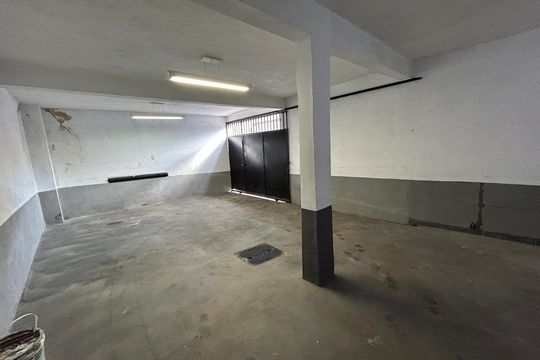 Garagem de casa à venda com 3 quartos, 200m² em Praça Seca, Rio de Janeiro