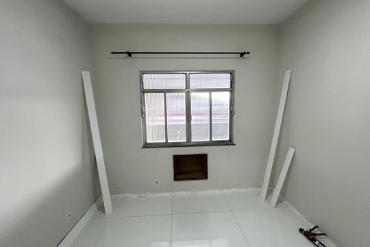 Quarto 2 de casa à venda com 3 quartos, 200m² em Praça Seca, Rio de Janeiro