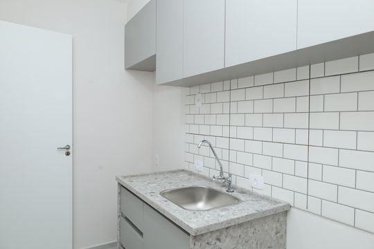 Cozinha de apartamento para alugar com 1 quarto, 27m² em Conjunto Residencial José Bonifácio, São Paulo