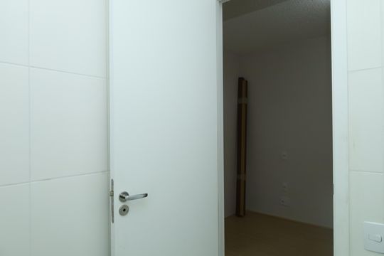 Banheiro de apartamento para alugar com 1 quarto, 27m² em Conjunto Residencial José Bonifácio, São Paulo