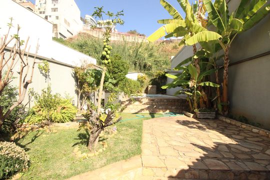 Quintal de casa à venda com 4 quartos, 268m² em Santa Lúcia, Belo Horizonte