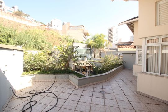 Varanda de casa à venda com 4 quartos, 268m² em Santa Lúcia, Belo Horizonte