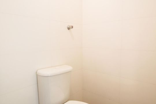 Banheiro de serviço de apartamento para alugar com 2 quartos, 80m² em Indianópolis, São Paulo