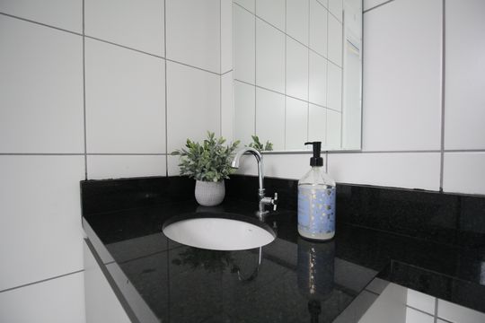 Banheiro de kitnet/studio para alugar com 1 quarto, 28m² em Jardim Panorama, São Paulo