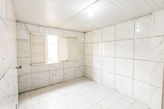 Quarto e banheiro de serviço de casa à venda com 5 quartos, 315m² em Niterói, Canoas