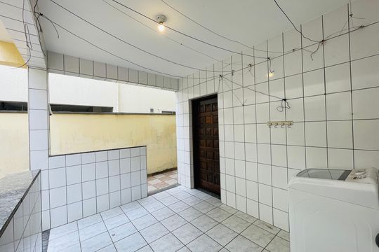 Área de Serviço de casa à venda com 4 quartos, 172m² em Jardim Santa Cecilia, Guarulhos