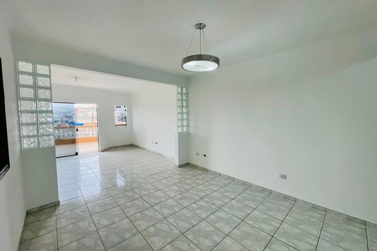 Sala de casa à venda com 4 quartos, 172m² em Jardim Santa Cecilia, Guarulhos