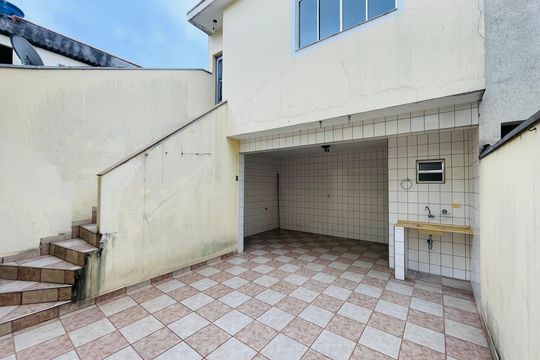 Quintal de casa à venda com 4 quartos, 172m² em Jardim Santa Cecilia, Guarulhos