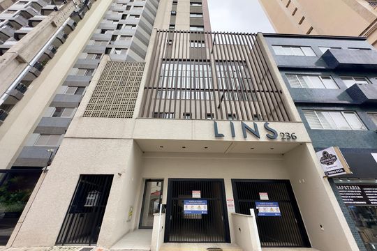 Fachada de apartamento para alugar com 1 quarto, 30m² em Centro, Curitiba