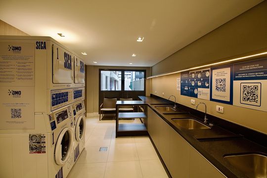 Área comum = Lavanderia de apartamento para alugar com 1 quarto, 30m² em Centro, Curitiba