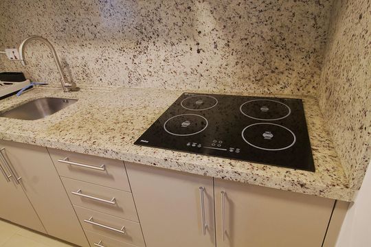 Cozinha de apartamento para alugar com 1 quarto, 30m² em Centro, Curitiba