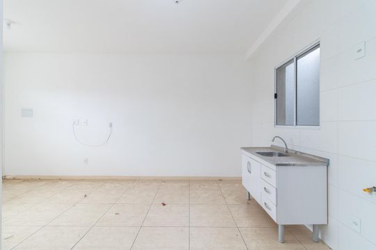 Cozinha de apartamento para alugar com 2 quartos, 42m² em Vila Ré, São Paulo
