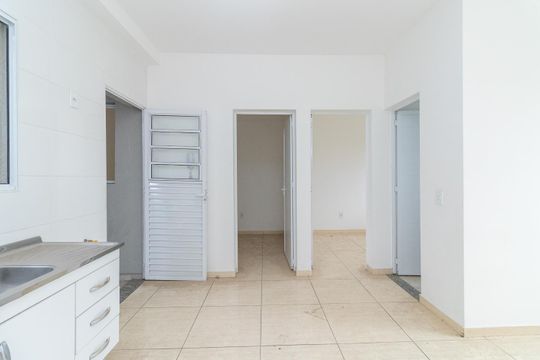 Cozinha de apartamento para alugar com 2 quartos, 42m² em Vila Ré, São Paulo