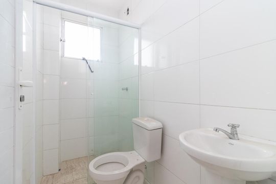 Banheiro de apartamento para alugar com 2 quartos, 42m² em Vila Ré, São Paulo