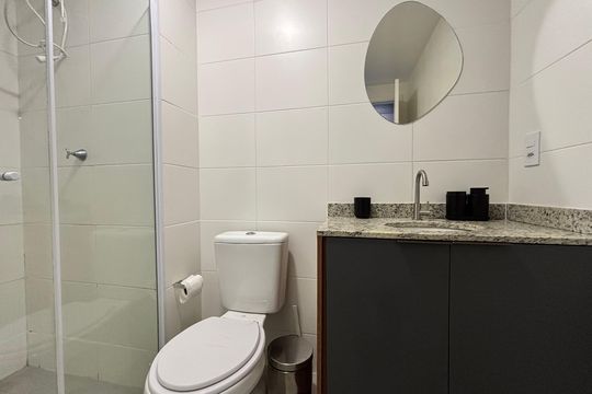 Banheiro de kitnet/studio à venda com 1 quarto, 26m² em Vila Olímpia, São Paulo