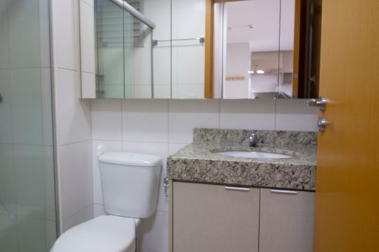 Banheiro de apartamento à venda com 1 quarto, 40m² em Sul (águas Claras), Brasília