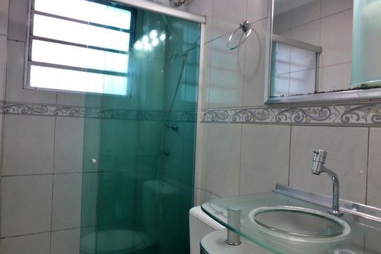 Banheiro Social de apartamento para alugar com 2 quartos, 52m² em Paulicéia, São Bernardo do Campo