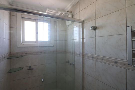 Banheiro de apartamento à venda com 2 quartos, 117m² em Centro, Canoas