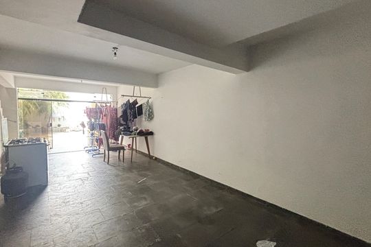 Garagem - Quintal de casa à venda com 3 quartos, 250m² em Parque das Nações, Santo André