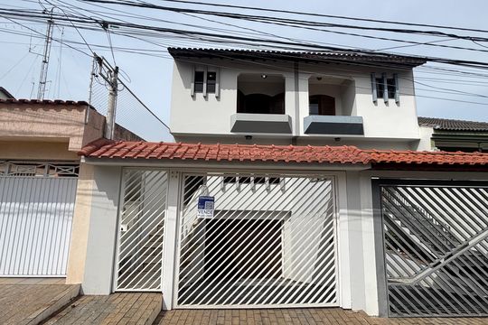 Fachada de casa à venda com 3 quartos, 250m² em Parque das Nações, Santo André