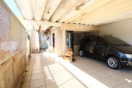Garagem de casa à venda com 4 quartos, 400m² em Pestana, Osasco