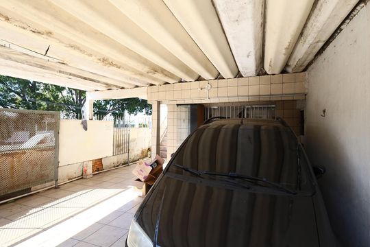Garagem de casa à venda com 4 quartos, 400m² em Pestana, Osasco