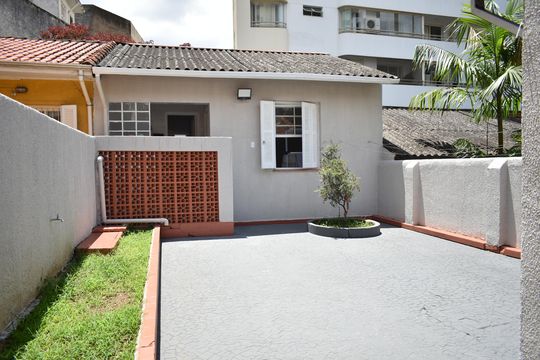 Quintal de casa à venda com 4 quartos, 180m² em Vila Clementino, São Paulo