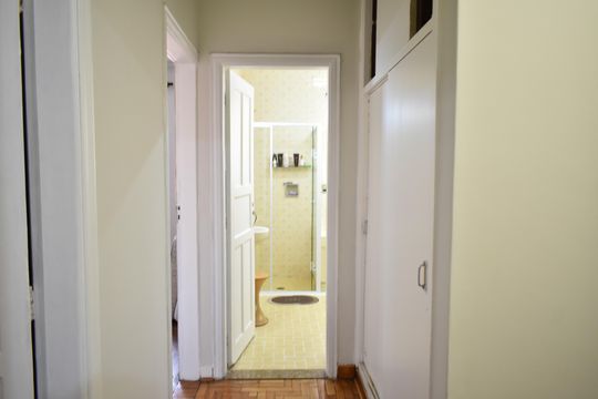 Corredor de casa à venda com 4 quartos, 180m² em Vila Clementino, São Paulo