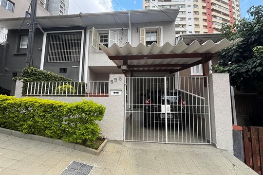 Fachada de casa à venda com 4 quartos, 180m² em Vila Clementino, São Paulo
