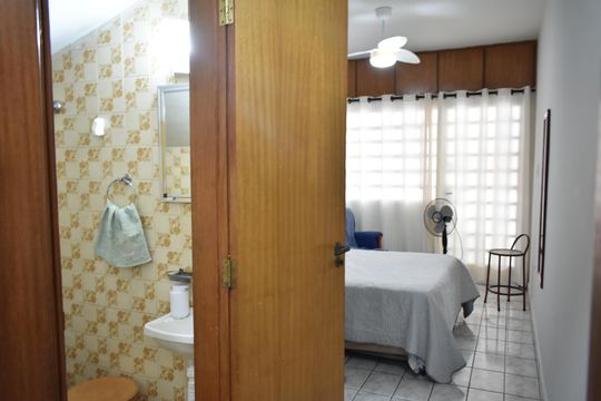 Suíte de casa à venda com 4 quartos, 180m² em Vila Clementino, São Paulo