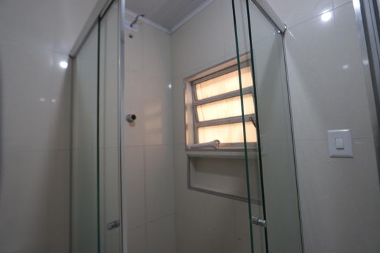 Banheiro de casa para alugar com 1 quarto, 55m² em Vila Alpina, São Paulo