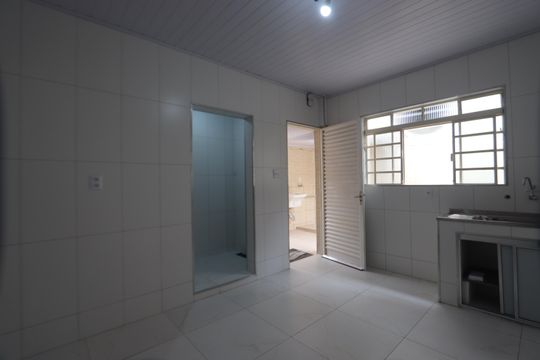 Cozinha de casa para alugar com 1 quarto, 55m² em Vila Alpina, São Paulo