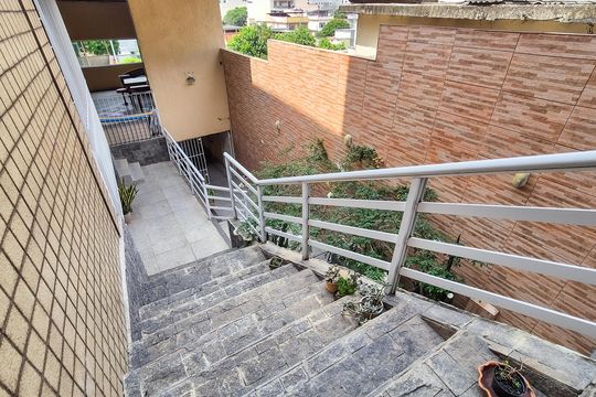 Vista do Quintal  de casa à venda com 4 quartos, 420m² em Vista Alegre, Rio de Janeiro