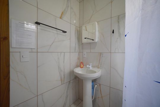 Banheiro Social de casa para alugar com 2 quartos, 60m² em São João do Rio Vermelho, Florianópolis