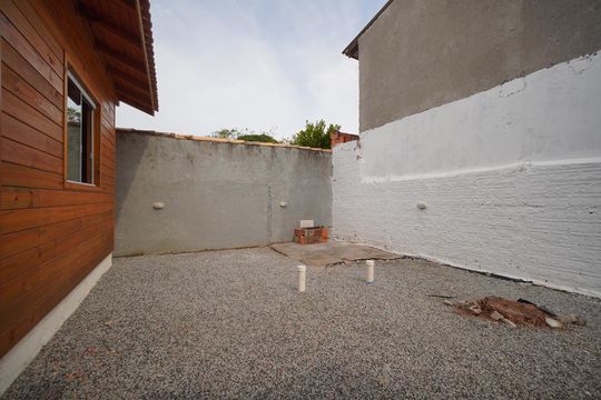 Garagem de casa para alugar com 2 quartos, 60m² em São João do Rio Vermelho, Florianópolis