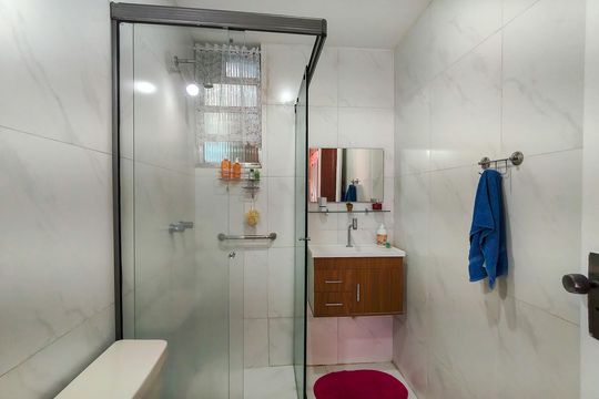 Banheiro Corredor de apartamento à venda com 3 quartos, 100m² em Tijuca, Rio de Janeiro