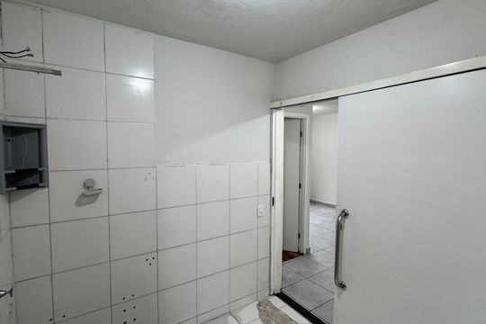 Banheiro de apartamento para alugar com 1 quarto, 30m² em Jardim Petrópolis, Cotia