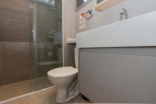 Banheiro de kitnet/studio à venda com 1 quarto, 27m² em Jardim das Acacias, São Paulo