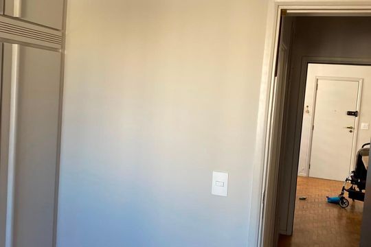 Corredor de apartamento à venda com 2 quartos, 77m² em Cambuí, Campinas