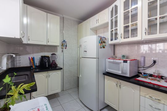 Cozinha  de apartamento à venda com 2 quartos, 52m² em Jaguaribe, Osasco