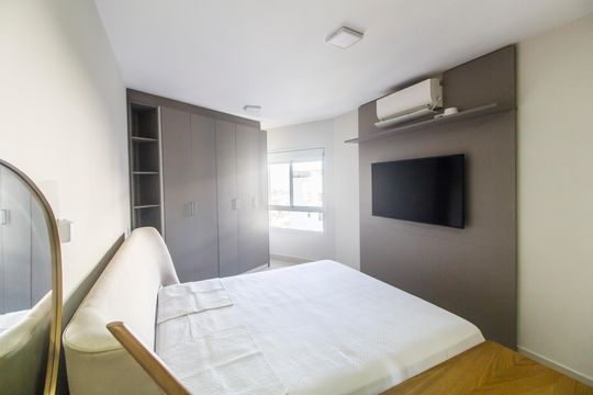 Suíte 1 de apartamento para alugar com 3 quartos, 196m² em Empresarial 18 do Forte, Barueri