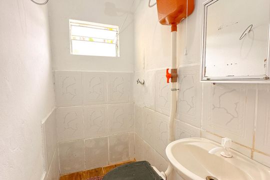 Banheiro de kitnet/studio para alugar com 1 quarto, 30m² em Ingleses do Rio Vermelho, Florianópolis