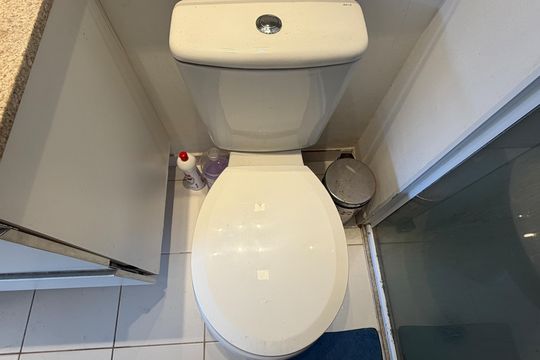 Banheiro de apartamento para alugar com 1 quarto, 45m² em Pompéia, Santos